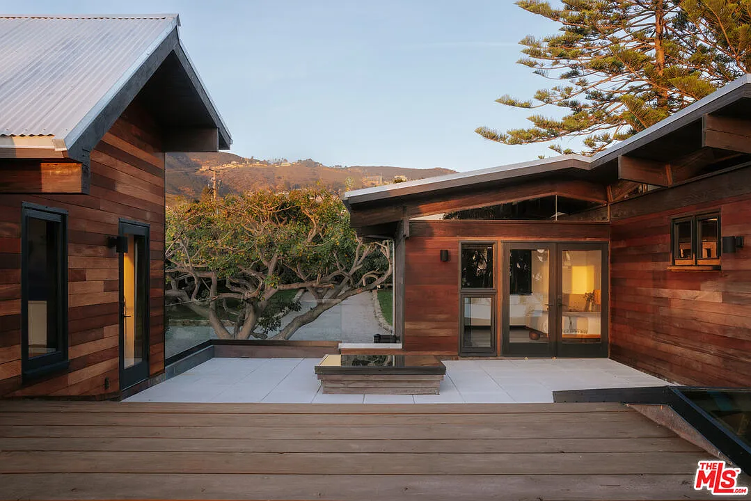 Seann William Scott's Malibu house.