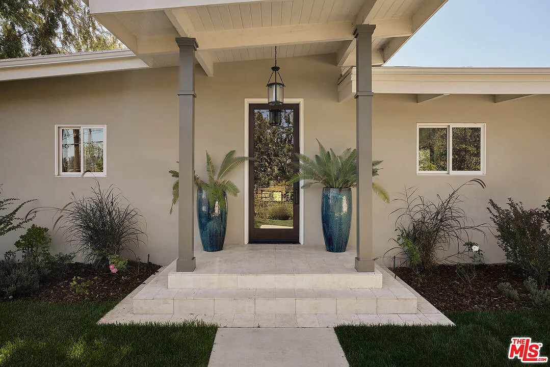 Front entrance to Scott Shriner's LA home.