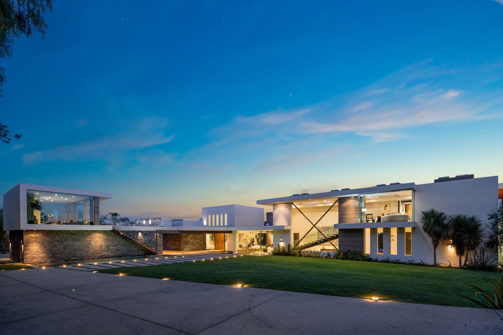 Front entrance to Kenya Barris' Beverly Hills Mansion.