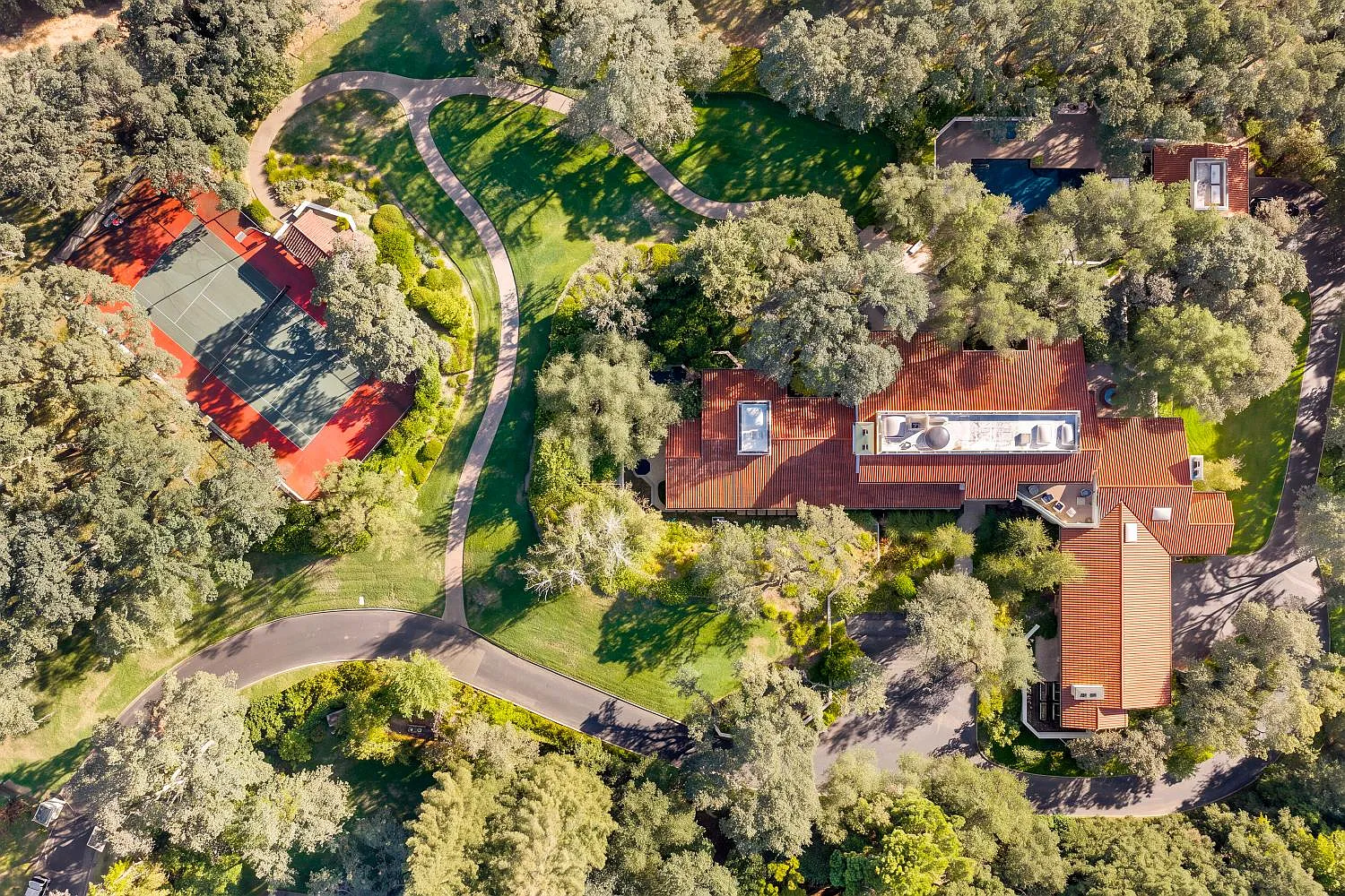 Aerial view of Gavin Newsom's Fair Oaks estate with a tennis court and pool.