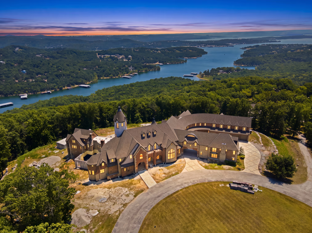 Aerial view of Cole Hamels' former Ozarks estate.