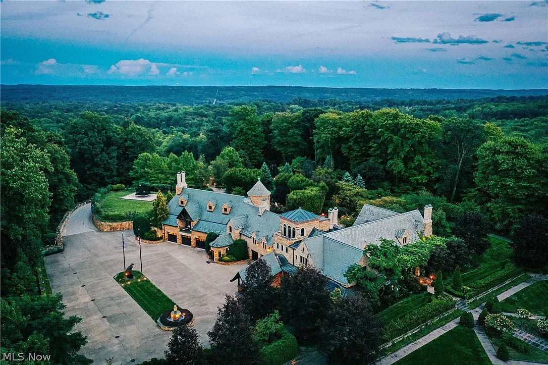 Aerial view of former JoAnn CEO's Ohio mansion.