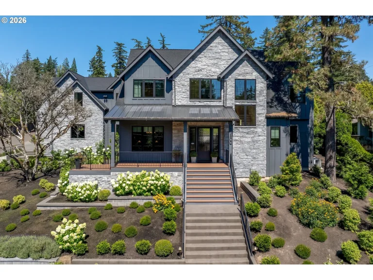 Front entrance to Tiago Splitter's Lake Oswego home.