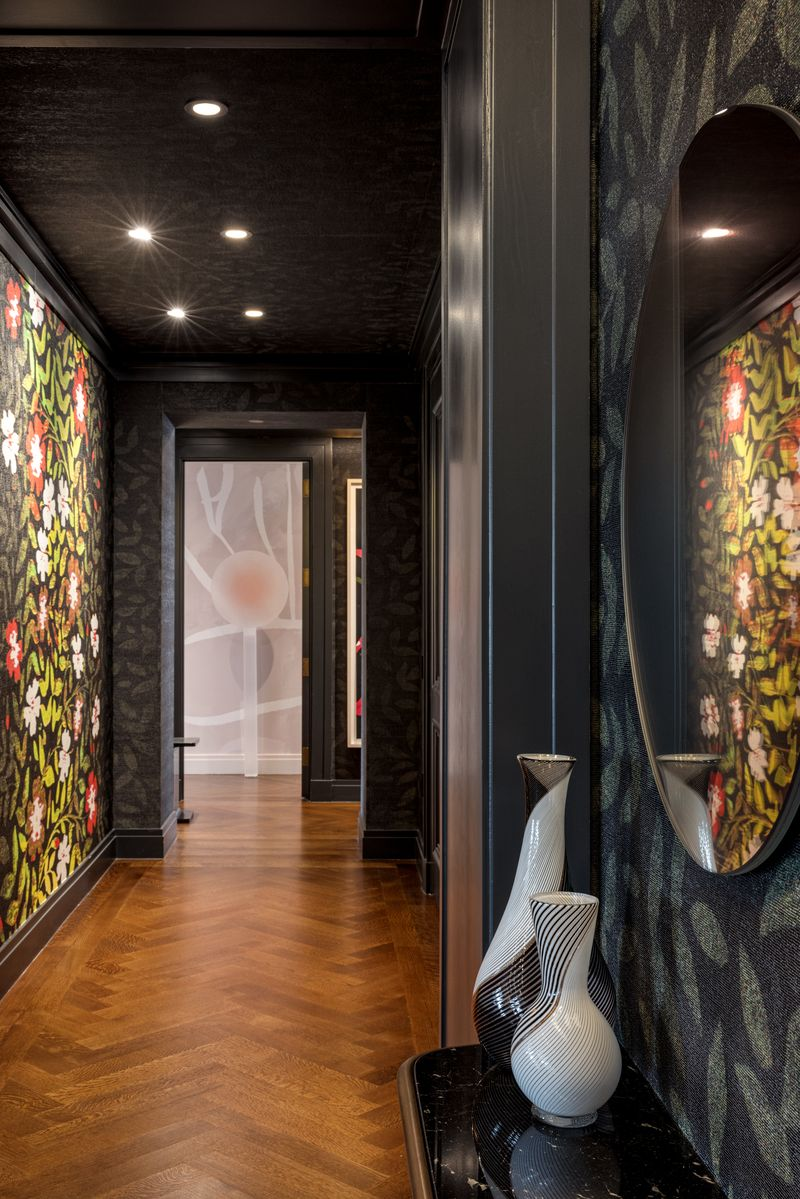 Hallway with gardening flower and black leaf wallpaper.