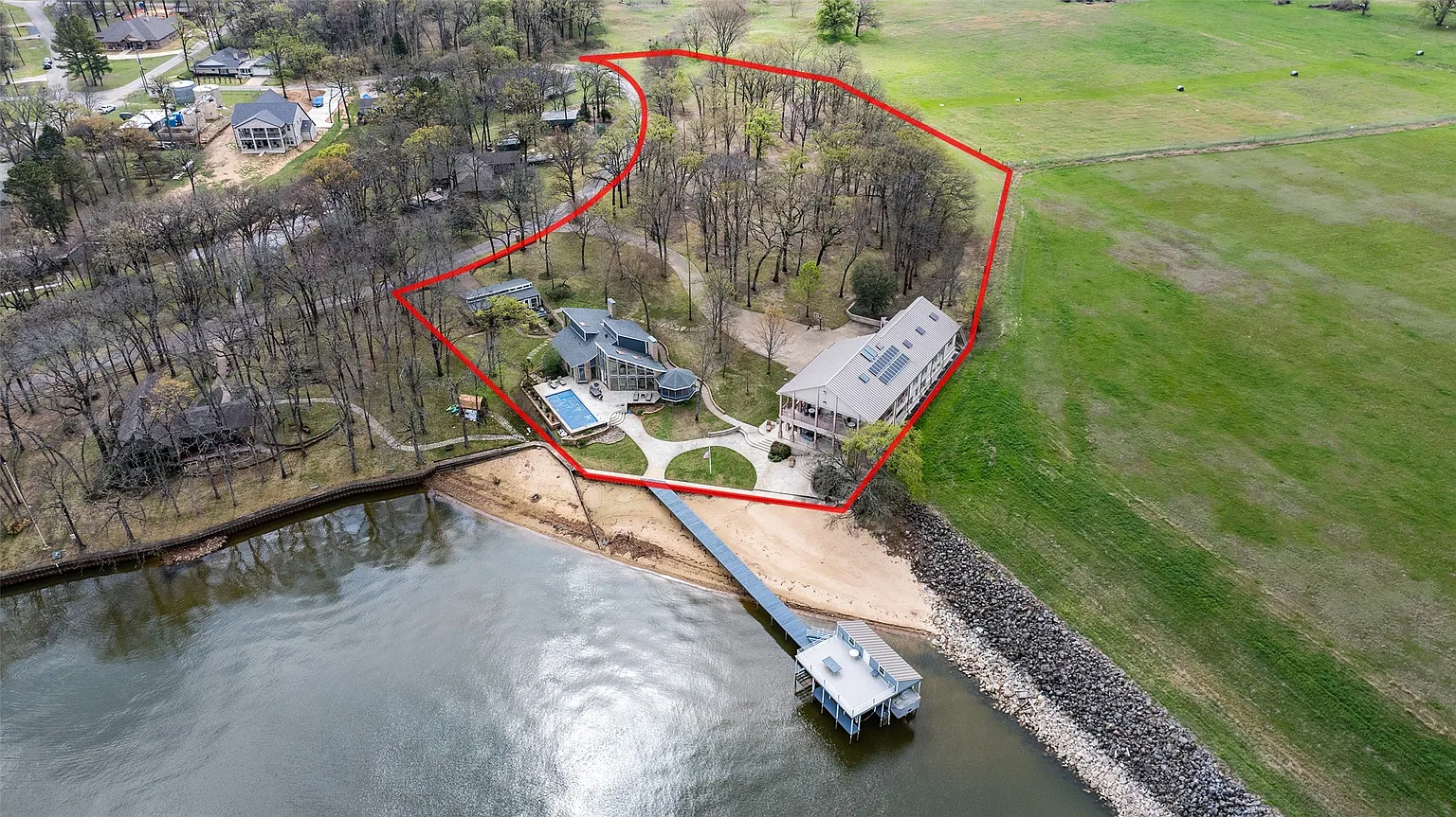 Aerial view of Don Nelson's Texas Lake House.