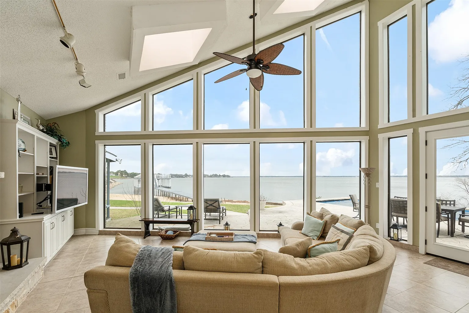 The living room sits directly against the full wall of glass. 