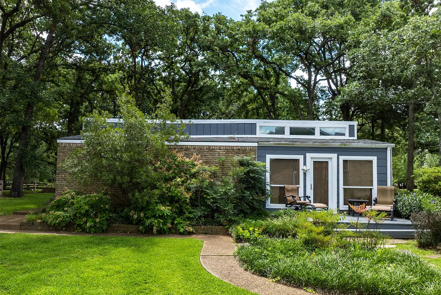 400-square-foot guest house