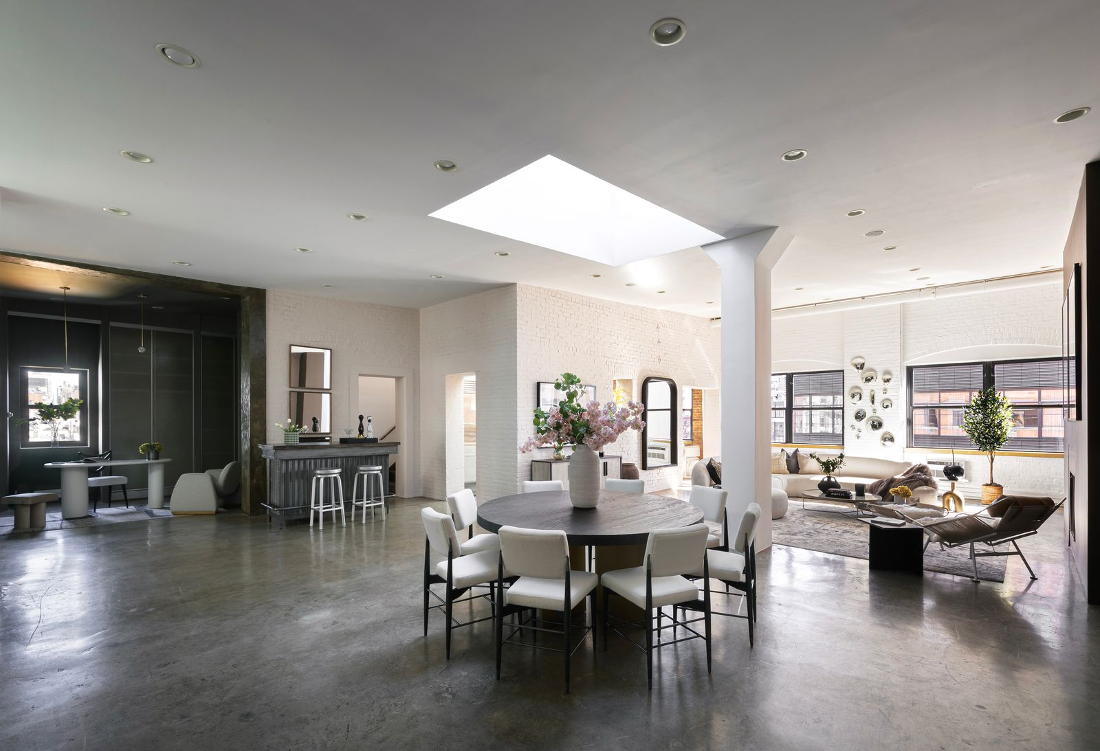 Open great room at Linda Evangelista's Manhattan penthouse.