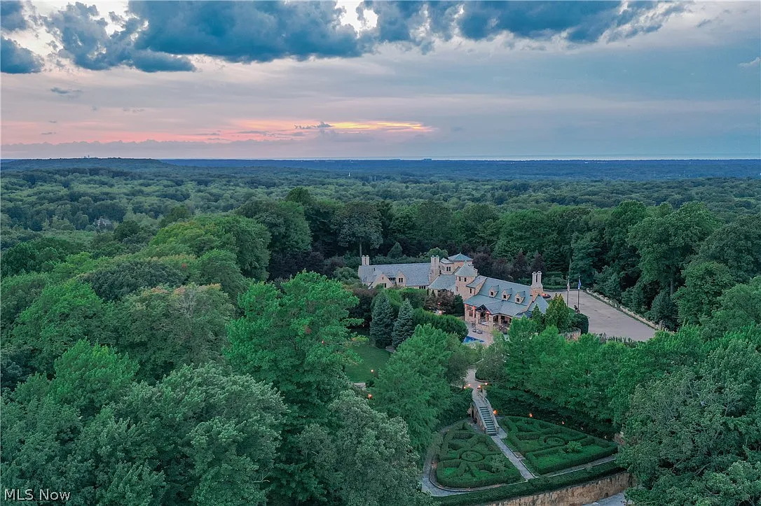 Aerial view of former JoAnn CEO's Ohio mansion.