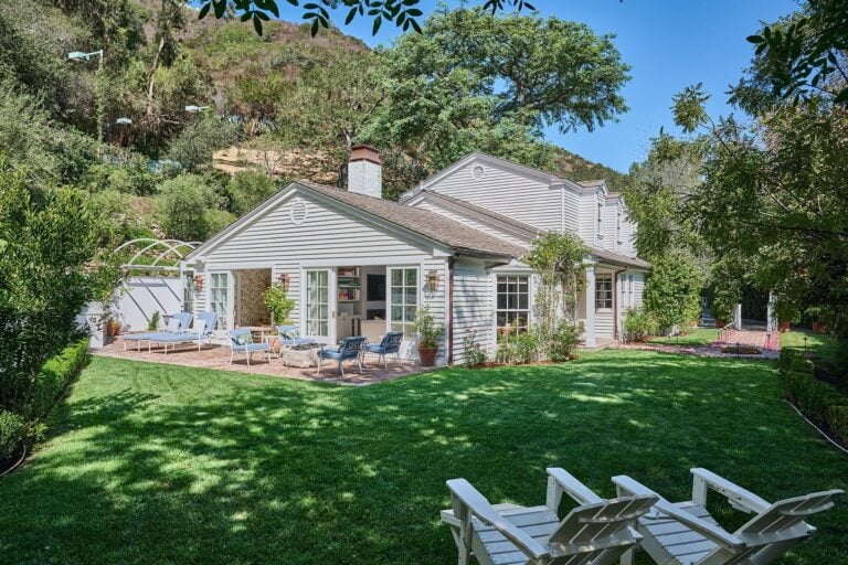 Backyard of Taylor Swift's former Beverly Hills home.