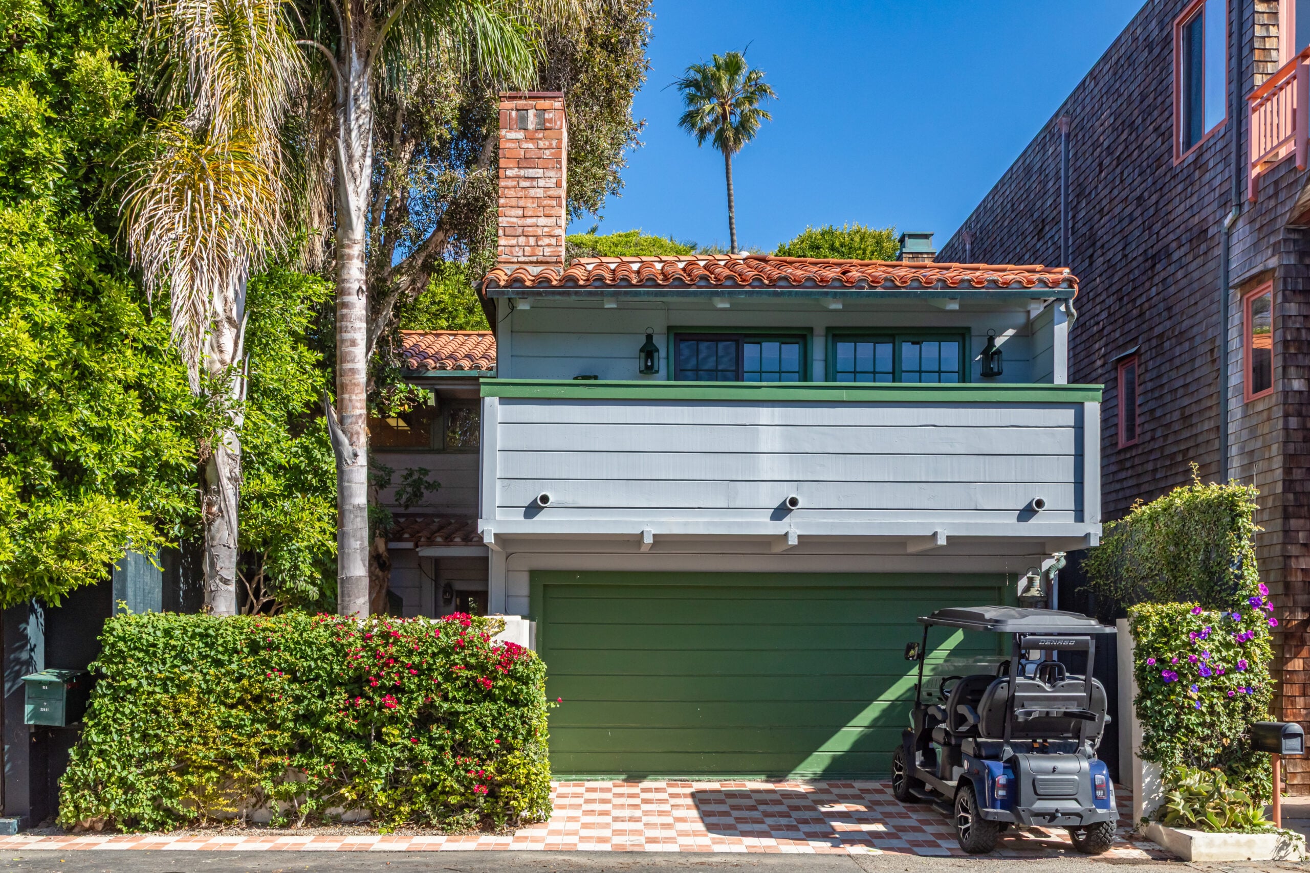 Street view of Flea's Malibu home.