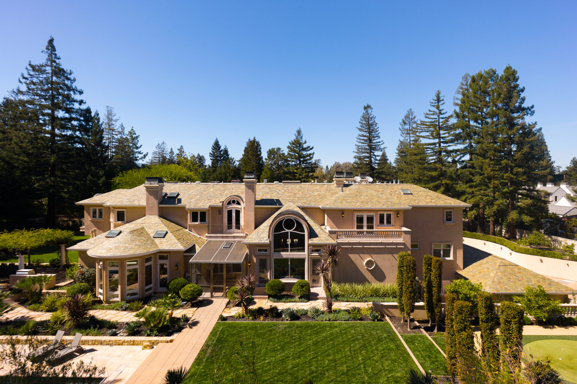 Back exterior of Jerry Rice's former Silicon Valley mansion.