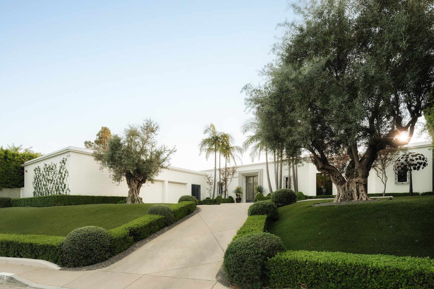 Street view of Jeff Hyland's Beverly Hills Home.